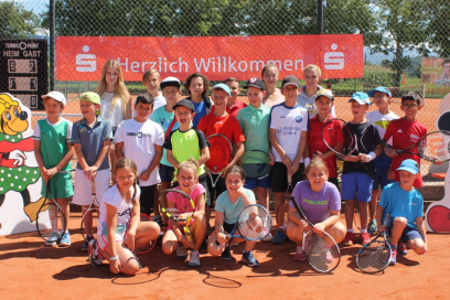Mini-Midi-Kids Cup 2017 mit Bezirksmeisterschaften Kleinfeld: TCB-Nachwuchs sicherte sich zahlreiche Podestplätze